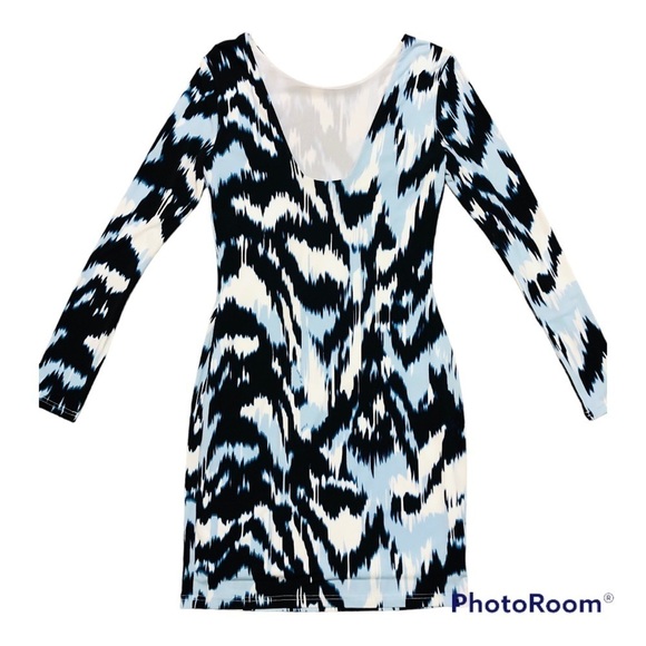 Host Pick 🎉 Jennifer Lopez Dress - Picture 5 of 8